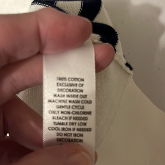 Reindeer Christmas t shirt. Sz PM, navy/white/gold - Picture 7 of 7